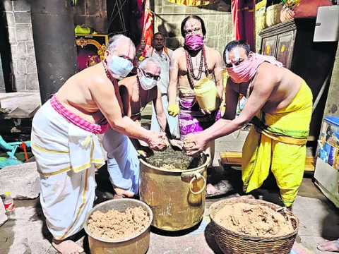 నేడు అప్పన్నకు మూడో విడత చందనం సమర్పణ 