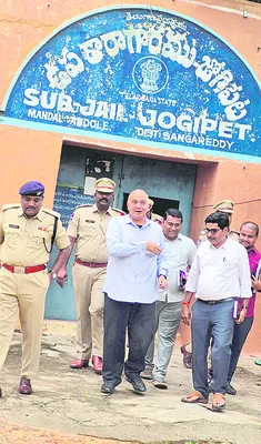 సబ్‌జైల్‌ను సందర్శించిన అధికారులు