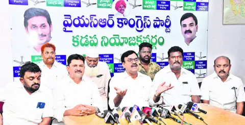 వైఫల్యం కప్పిపుచ్చుకొనేందుకే దాడులు