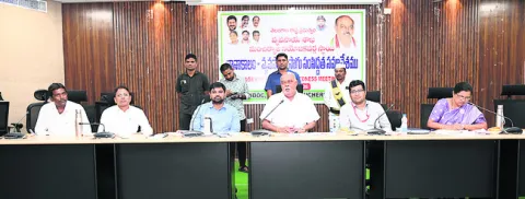 పంట సాగులో రైతులకు చేయూత