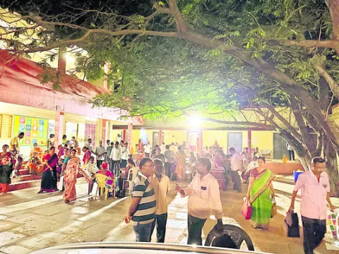 టీచర్లకు తప్పని ఇక్కట్లు 