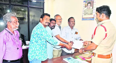 ‘సాక్షి’ కార్యాలయాలపై దాడులను ఆపాలి 