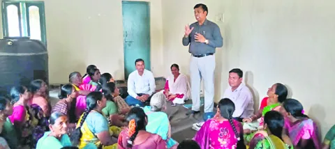 అమ్మ పేరు మీద మొక్క నాటండి