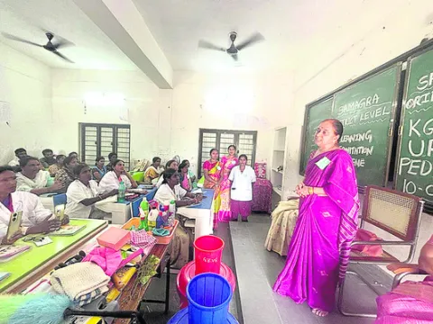 స్కూల్‌ పరిసరాలను శుభ్రంగా ఉంచాలి 