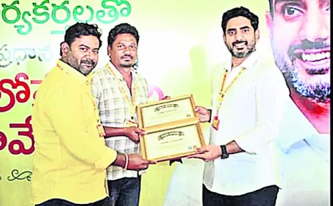 ఉత్తమ టీడీపీ కార్యకర్త.. మన ఫీల్డ్‌ అసిస్టెంట్‌..! 