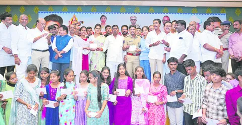 బంగారు భవిష్యత్తుకు ఇంటర్‌ కీలకం