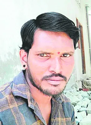 ఇంట్లో నుంచి వెళ్లి.. ఎర్రకుంటలో శవమై 