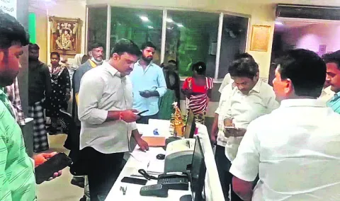 ● రోగుల జేబులు గుల్ల చేస్తున్న  కార్పొరేట్‌ ఆస్పత్రి ● 