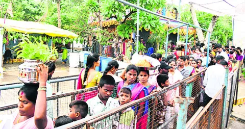 మమ్మేలు మాతల్లి.. గంగమ్మ తల్లి 