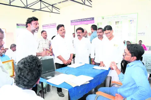 భూ ఫిర్యాదులు త్వరగా పరిష్కరించాలి 