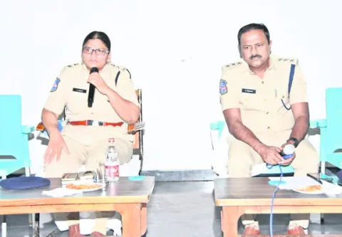 చిత్తశుద్ధితో విధులు నిర్వహించాలి: ఎస్పీ 