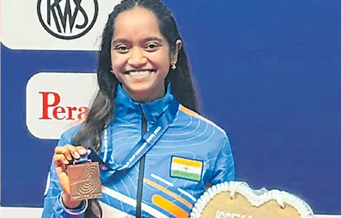 Indian shooter Elavenil won bronze medal5