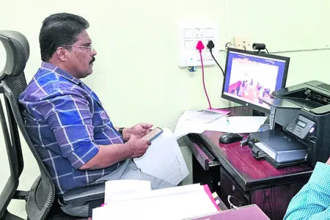 కేంద్ర పథకాలు గిరిజనులకు అందేలా కృషి