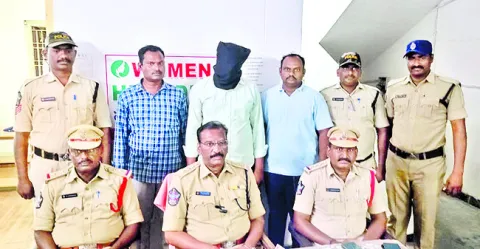 భార్య హత్య కేసులో భర్త అరెస్ట్‌ 