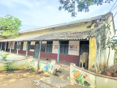  ఆ బడికి 63ఏళ్లు

