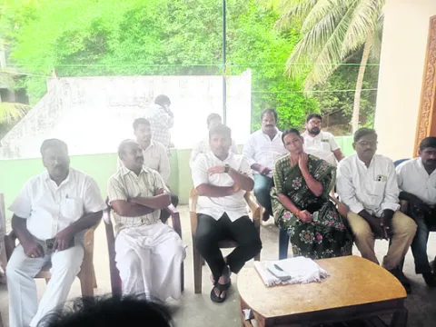 గోవాడ సుగర్‌ ఫ్యాక్టరీ సమస్యలపై పోరాడదాం.. 