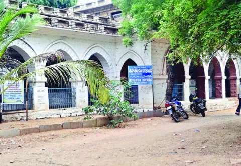 రెవెన్యూలో బదిలీలలు
