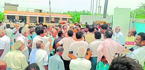 అన్నదాతల అగచాట్లు