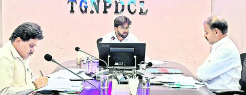 రెవెన్యూ వసూళ్లు వందశాతం సాధించాలి