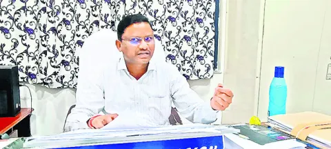 సర్కారు స్కూళ్లను బతికించుకుందాం..