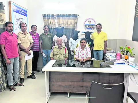 విద్యుత్‌ మోటార్‌ చోరీ కేసులో ముగ్గురు అరెస్ట్‌