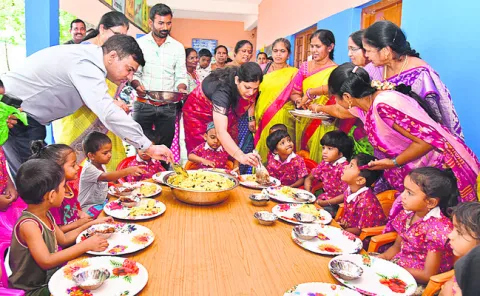 చిన్నారులను అంగన్‌వాడీల్లో చేర్పించండి