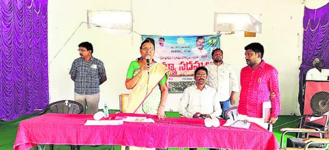 భూములను రిజిస్ట్రేషన్‌ చేయించుకోవాలి