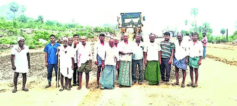 గ్రీన్‌ఫీల్డ్‌ హైవే పనుల వద్ద రైతుల ఆందోళన