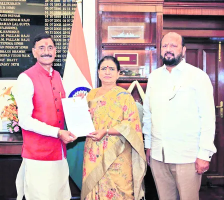 కల్యాణం కమనీయం.. 