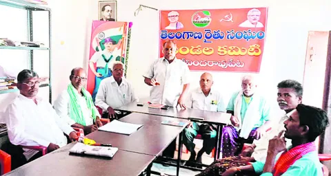 రైతుల హక్కులను కాలరాస్తున్న కేంద్రం