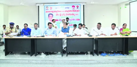 ఎస్సీ, ఎస్టీల అభ్యున్నతికి చిత్తశుద్ధితో పనిచేయాలి 