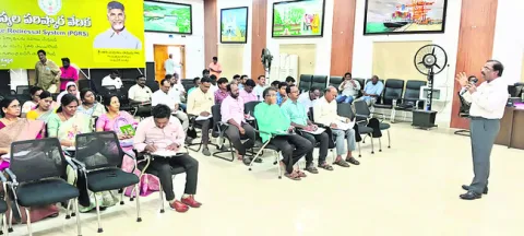 అవకాశాలతో యువత ఆర్థికంగా ఎదగాలి 