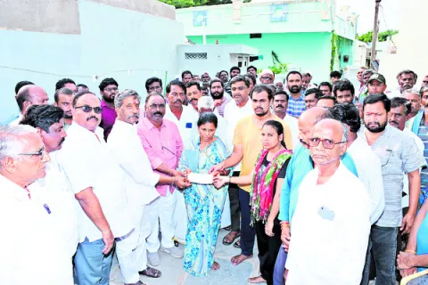 రమేష్‌ కుటుంబానికి అండగా ఉంటాం
