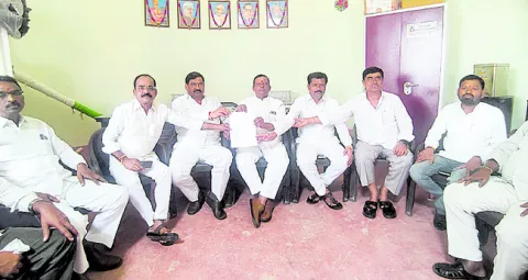 కబ్జా చేస్తే ఊరుకోం