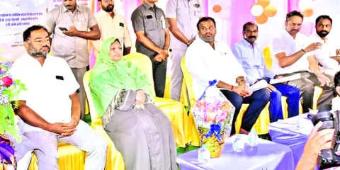 పట్టాలు తప్పిన ప్రొటోకాల్‌! 
