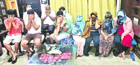 బంజారాహిల్స్‌లో వ్యభిచారం గృహంపై దాడి 