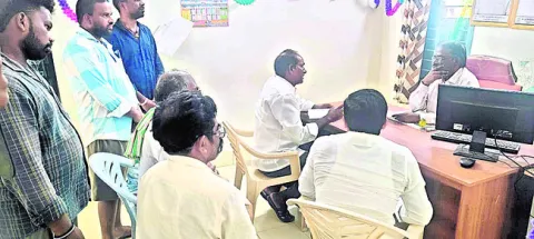 ఫీల్డ్‌ అసిస్టెంట్‌ నియామకంపై అభ్యంతరం 