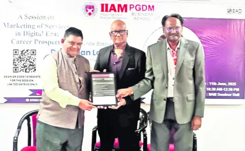 ఐఐఏఎం బిజినెస్‌ స్కూల్‌లో విదేశీ విద్య 