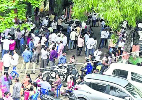 నిరుద్యోగ భృతి, ఫీజు రీయింబర్స్‌మెంట్‌ విడుదలకు డిమాండ్