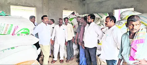 రైతులను ఆదుకోవడంలో ప్రభుత్వం విఫలం 
