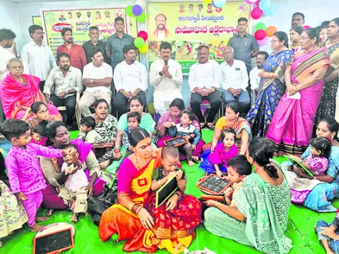 చిన్నారులకు ఆటపాటలతో బోధన అవసరం 