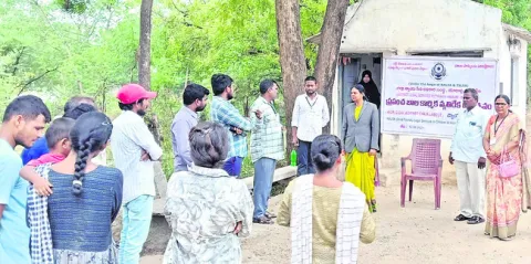 వయోవృద్ధులను గౌరవించాలి