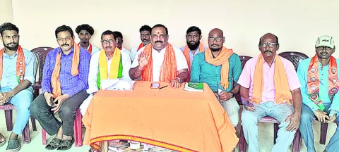 అభివృద్ధిపై మంత్రి దృష్టి సారించాలి