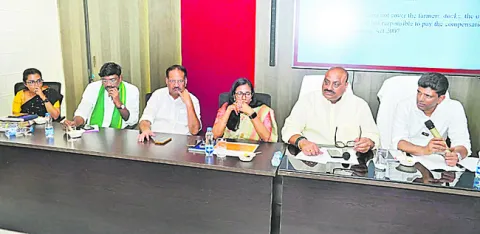 రైతులకు నష్టపరిహారం అందజేస్తాం