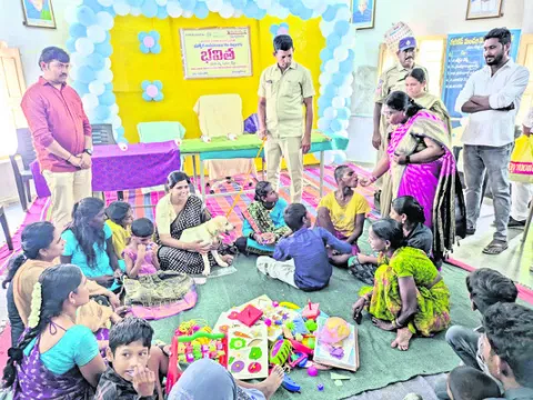 విద్యార్థులను క్రమం తప్పకుండా తీసుకురావాలి