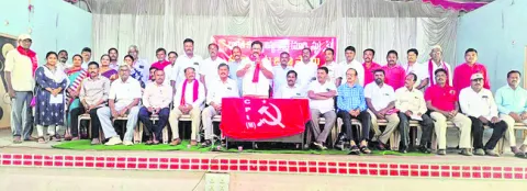 పెండింగ్‌ ప్రాజెక్టులను పూర్తి చేయాలి