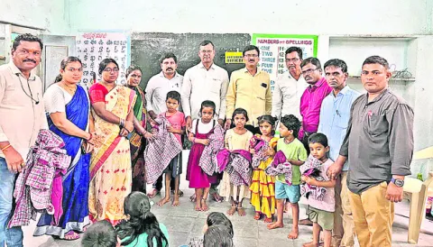 మూడేళ్ల అనంతరం తెరుచుకున్న పాఠశాలలు