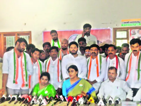 చంద్రబాబు ఏడాది పాలనలో సాధించిందేమీ లేదు
