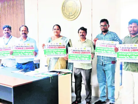 బాలలు బడిలోనే ఉండాలి