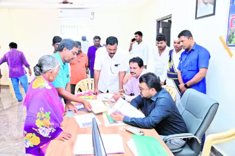 ‘భూ భారతి’ దరఖాస్తులన్నింటినీ పరిష్కరిస్తాం 